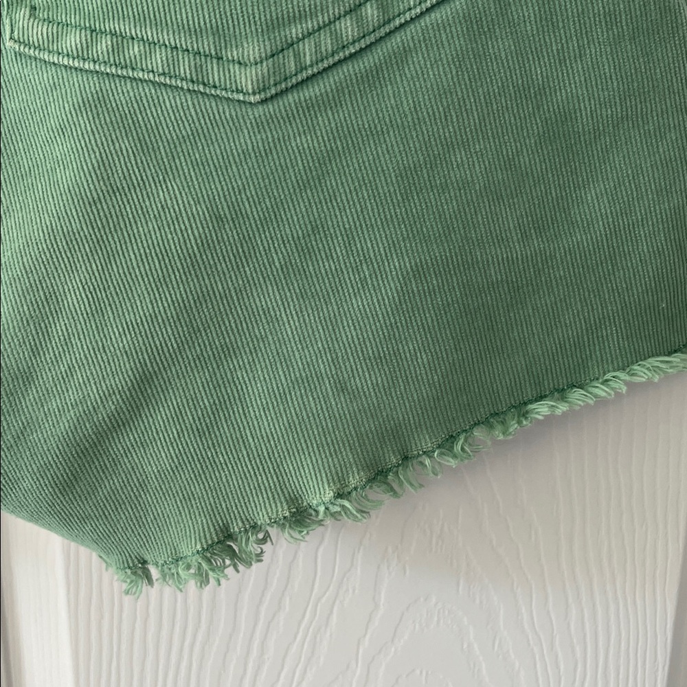 Carve Designs Oahu 4” Green Corduroy Shorts - Sz 8 - Picture 5 of 11